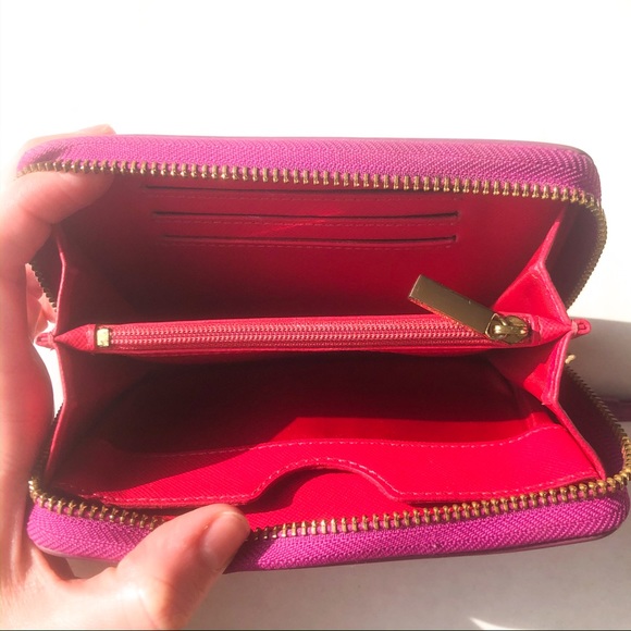 Tory Burch Robinson Wristlet Smartphone Fuchsia - Picture 8 of 8